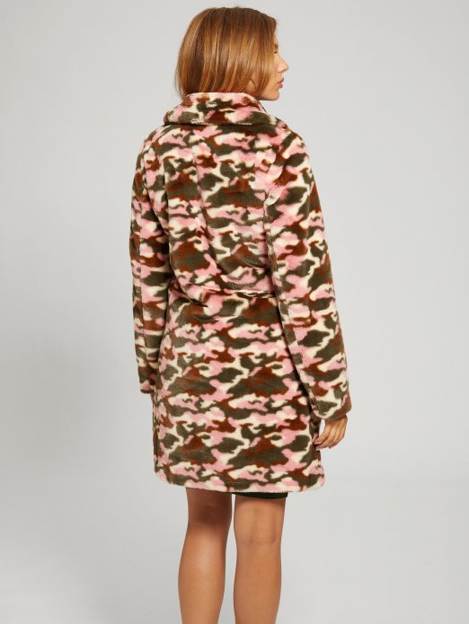 Amira Camo Kaput Od Umjetnog Krzna Guess Shopping Camou Ružičasta Kombinacija