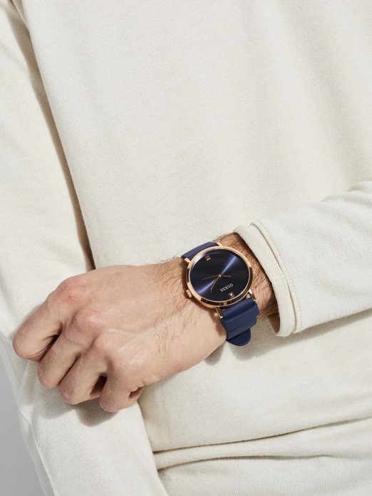 Analogni Sat Plave Tamnoplave Boje I Ružičastog Zlata Guess Shopping