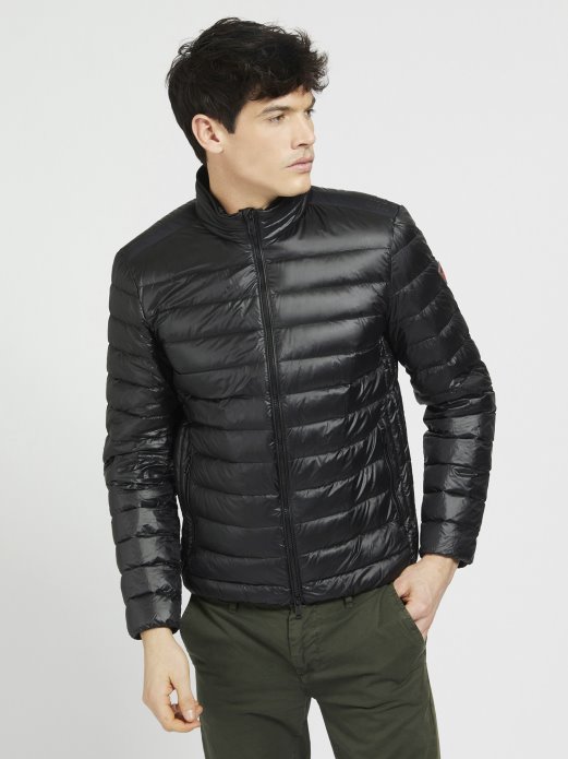 Crna Podstavljena Jakna Pogodna Za Kupnju