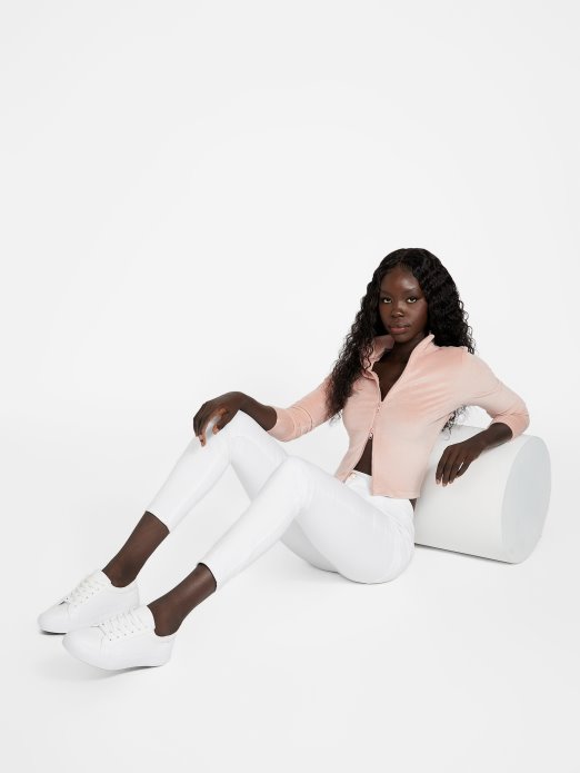 Pink Bliss Guess Shopping će Nositi Baršunastu Jaknu I Patent