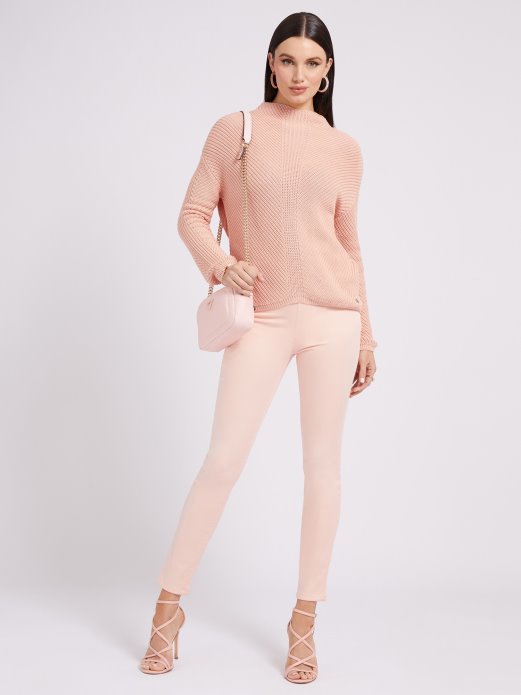 Ružičasti Pulover S Visokim Ovratnikom Pogodi Kupnju